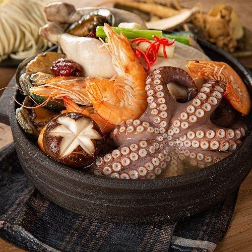 푸짐한 용왕해신탕 (무배/25920원)