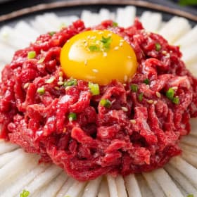 한우 육회 200g+200g (총 400g) 암소 1등급(냉장)/2개이상구매시 1000원할인(소스x) &lt; 19,950원 / 무료 배송 &gt;