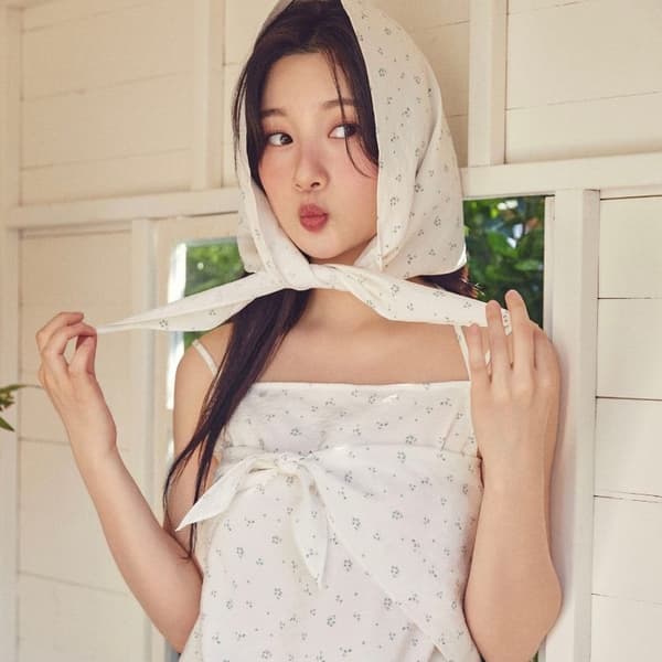 롯데온) 온앤온 셔링 볼륨 소매 블라우스 66,890원