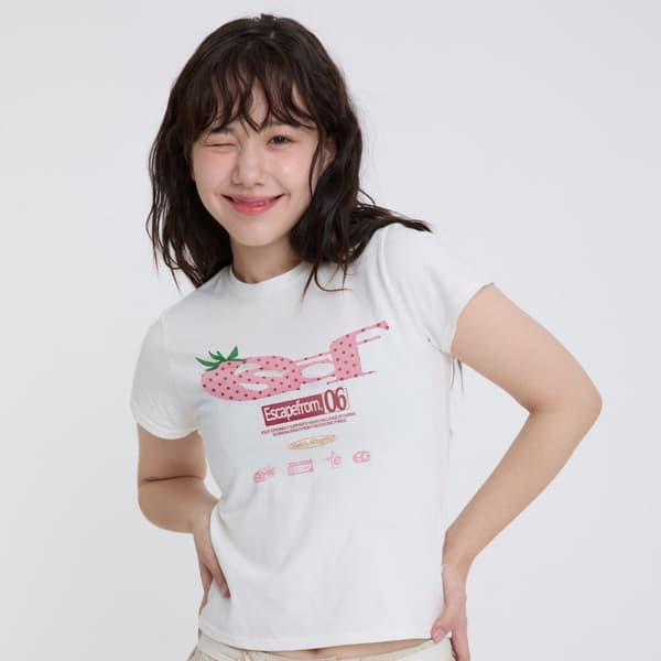 롯데온) ESCF 로고 콜라주 프린트 오버핏 반팔티 화이트 21,100원