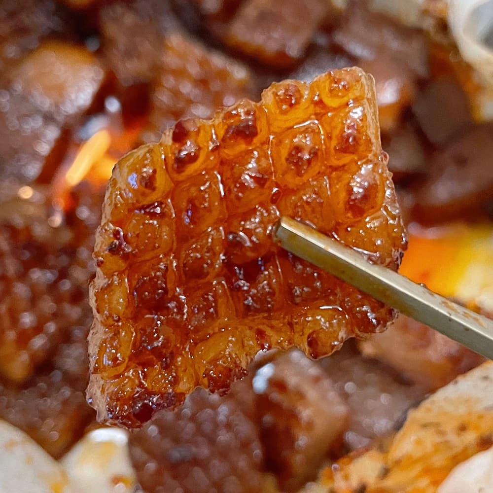 양념 칼집 돼지갈비 1kg(12,846원)_벌집 돼지껍데기 1kg(12,771원)/무료